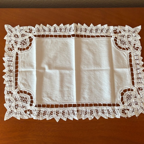 Lot of SIX Lace/Crochet Doilies Table Covers, Mats, Coasters, Protectors - Picture 4 of 7